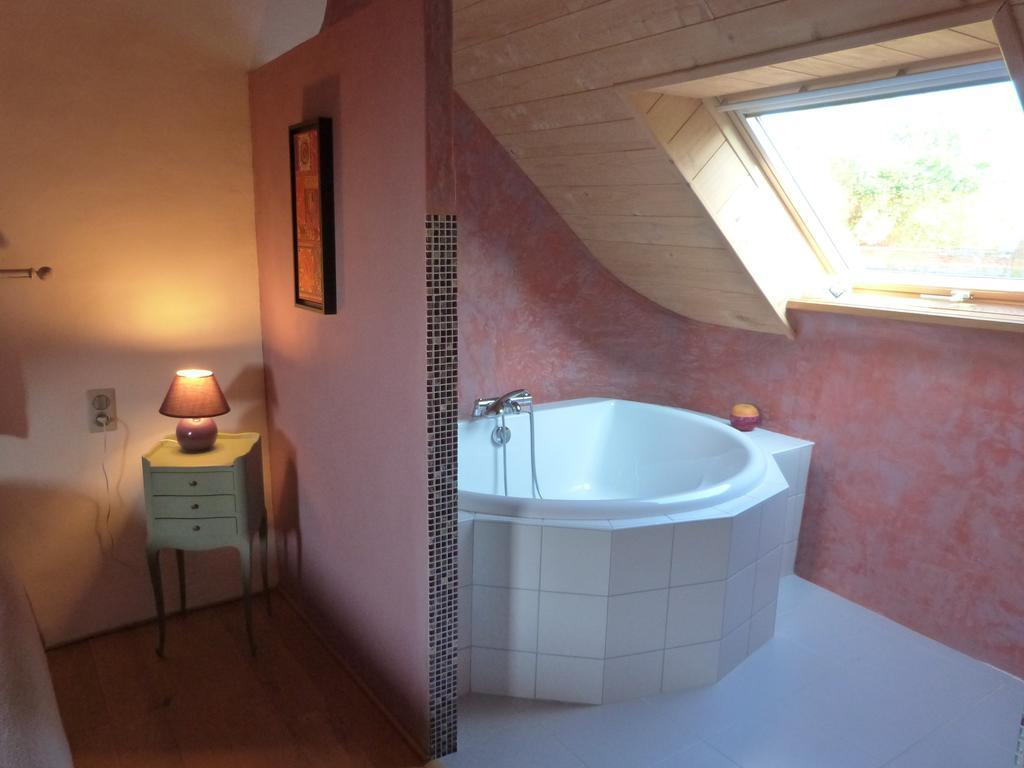 Bed And Breakfast La Fontaine Blanche Melgven 객실 사진